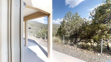 Charming Southwestern-style 3BD/2BA home off N Swan, surrounded