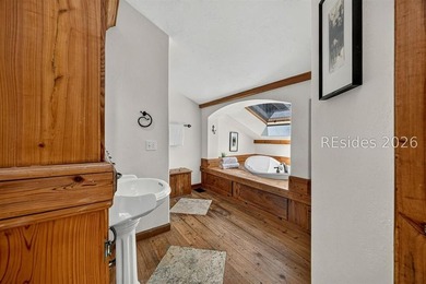 Private Golf Course Estate with Guest House, Bonus Suite & - photo 37