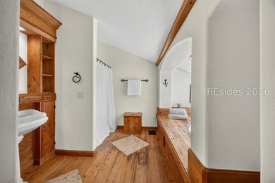 Private Golf Course Estate with Guest House, Bonus Suite & - photo 39