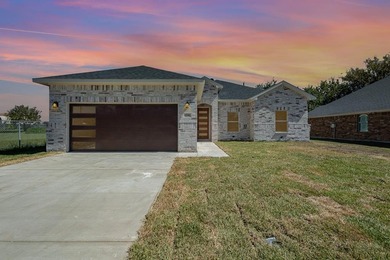 Cedar Creek Lake Home For Sale in Gun Barrel City Texas
