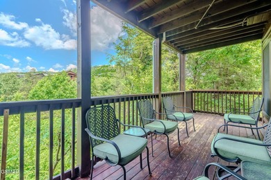WESOME CABIN IN THE HEART OF PIGEON FORGE THAT PUTS YOU RIGHT IN - photo 3