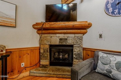 WESOME CABIN IN THE HEART OF PIGEON FORGE THAT PUTS YOU RIGHT IN - photo 8