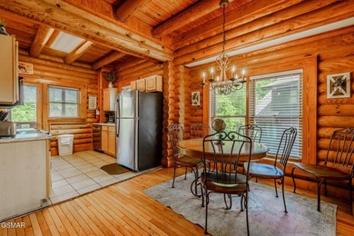 WESOME CABIN IN THE HEART OF PIGEON FORGE THAT PUTS YOU RIGHT IN - photo 10