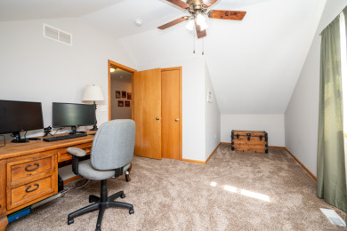 Charming 2 BD Home on a Lush, Wooded Lot in Oak Run - photo 15