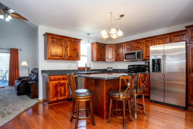 Charming 2 BD Home on a Lush, Wooded Lot in Oak Run - photo 6