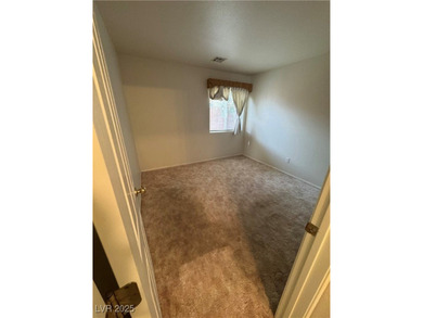 *Gorgeous Home* Single Story, quiet community, 3 Bedroom, 2