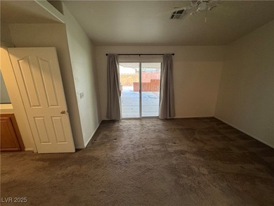 *Gorgeous Home* Single Story, quiet community, 3 Bedroom, 2