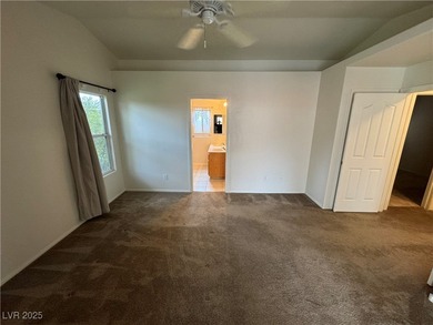 *Gorgeous Home* Single Story, quiet community, 3 Bedroom, 2