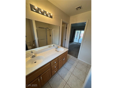 *Gorgeous Home* Single Story, quiet community, 3 Bedroom, 2