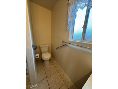 *Gorgeous Home* Single Story, quiet community, 3 Bedroom, 2