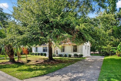 Beautifully updated 3-bedroom, 2-bath ranch offering over 2,000 - photo 6