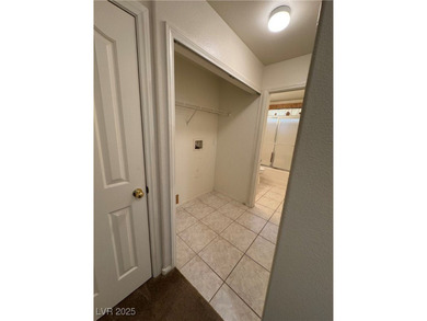 *Gorgeous Home* Single Story, quiet community, 3 Bedroom, 2