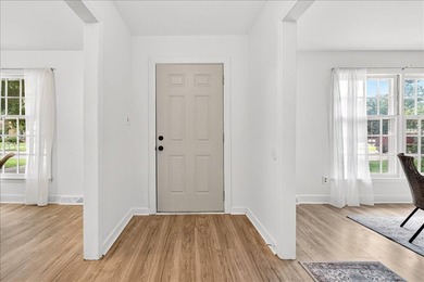 Beautifully updated 3-bedroom, 2-bath ranch offering over 2,000 - photo 10