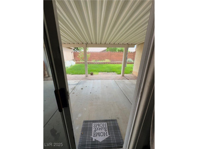 *Gorgeous Home* Single Story, quiet community, 3 Bedroom, 2