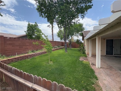 *Gorgeous Home* Single Story, quiet community, 3 Bedroom, 2