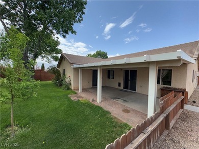 *Gorgeous Home* Single Story, quiet community, 3 Bedroom, 2