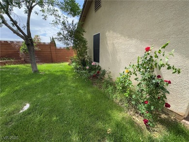 *Gorgeous Home* Single Story, quiet community, 3 Bedroom, 2