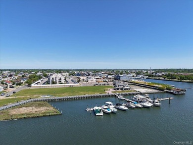 Welcome to waterfront living at its finest! This beautifully - photo 1