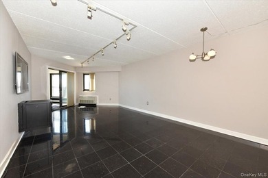 Welcome to waterfront living at its finest! This beautifully - photo 2