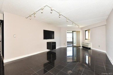 Welcome to waterfront living at its finest! This beautifully - photo 3