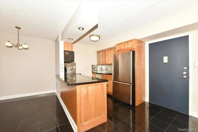 Welcome to waterfront living at its finest! This beautifully - photo 8