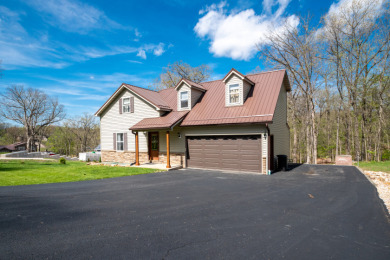 Charming 2 BD Home on a Lush, Wooded Lot in Oak Run - photo 2