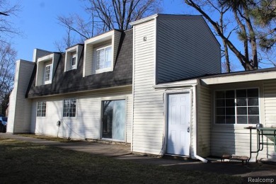 Elizabeth Lake Home Sale Pending in Waterford Michigan