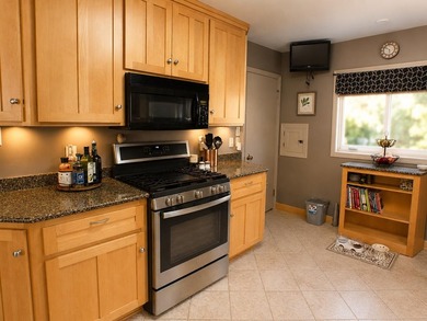 Nestled on the beautiful Eris St, in one of Racine's most - photo 12