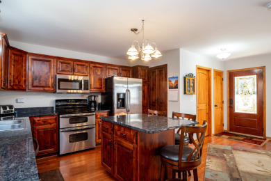 Charming 2 BD Home on a Lush, Wooded Lot in Oak Run - photo 5