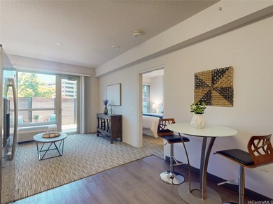 Rarely available GROUND FLOOR unit with enclosed 408 sq. ft - photo 3
