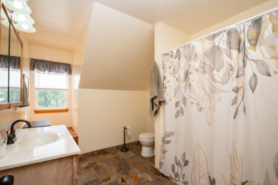 Charming 2 BD Home on a Lush, Wooded Lot in Oak Run - photo 14