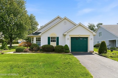 Welcome to the desirable Lake Ridge community! This spacious - photo 2