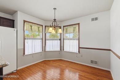Welcome to the desirable Lake Ridge community! This spacious - photo 7