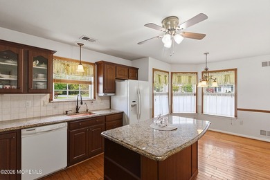 Welcome to the desirable Lake Ridge community! This spacious - photo 9