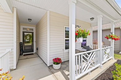 Single-story 3-bedroom home with pond views, paid-off solar - photo 10