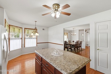 Welcome to the desirable Lake Ridge community! This spacious - photo 10