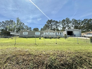 Enjoy the lake lifestyle with this beautifully updated 4-bedroom - photo 2