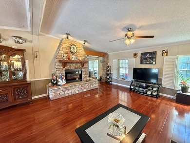 Enjoy the lake lifestyle with this beautifully updated 4-bedroom - photo 6