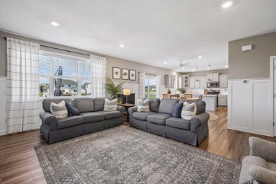 Welcome to this beautifully maintained two-story home offering - photo 9