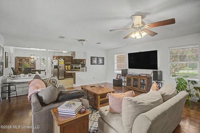 Absolutely precious and move-in ready! This charming 2-bedroom - photo 13
