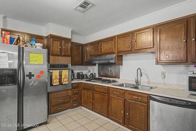Absolutely precious and move-in ready! This charming 2-bedroom - photo 14
