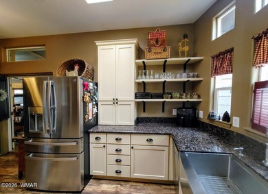 Cozy 3-bedroom, 1.5-bath home in the desirable White Mountain - photo 17