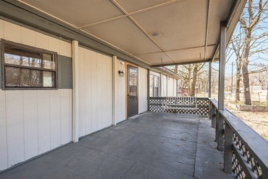 Well maintained 3 bedroom, 2 bath home situated on three - photo 2