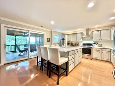 LAKE VIEW!!! Beautiful upper level condo located in a gated Lake - photo 22