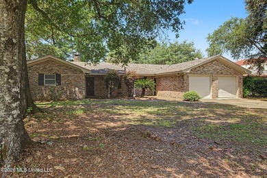 Absolutely precious and move-in ready! This charming 2-bedroom - photo 24