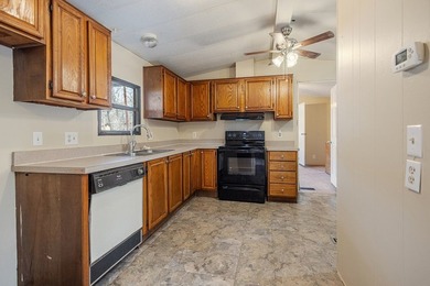 Well maintained 3 bedroom, 2 bath home situated on three - photo 5