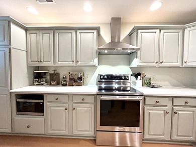 LAKE VIEW!!! Beautiful upper level condo located in a gated Lake - photo 29