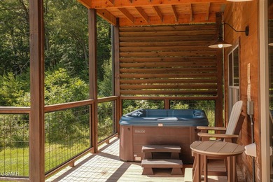 This stunning mountain home w/ 4 bedrooms 4 full bathrooms, 2 - photo 5