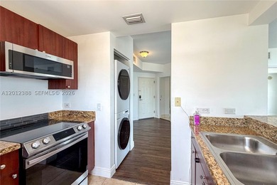 Bright one bedroom one bath apartment with amazing views in a - photo 4