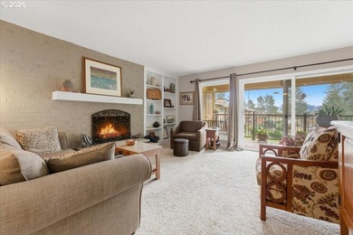 Beautifully renovated Shoreside East THIRD FLOOR mid-century one - photo 5